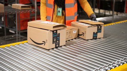 Tyle miliard&oacute;w Amazon zainwestuje w Polsce. "Wyr&oacute;żnia się na tle innych kraj&oacute;w"