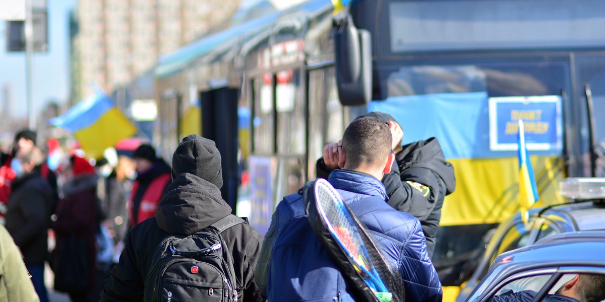 Ukraińscy uchodźcy: Zmiany w przepisach, o których musisz wiedzieć 2 Ukraińcy tracą część świadczeń (zdj. ilustracyjne)