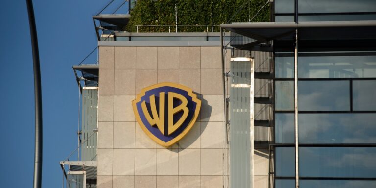 Paramount podbija stawkę w licytacji o Warner Bros., Netflix wycofuje się z gry Paramount podbija stawkę w licytacji o Warner Bros., Netflix wycofuje się z gry