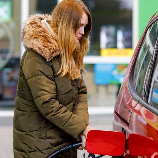 Świnoujście: turyści paliwowi napełniają kanistry, miasto pod presją