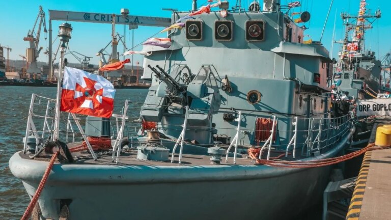 Koniec pewnej epoki: Polska żegna legendarny okręt