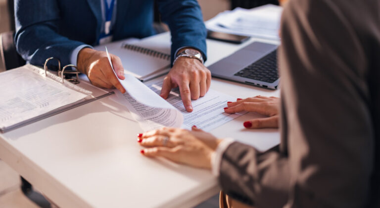 Specjaliści IT: Jak zdobyć 53 tys. zł i sprostać rosnącym wymaganiom branży