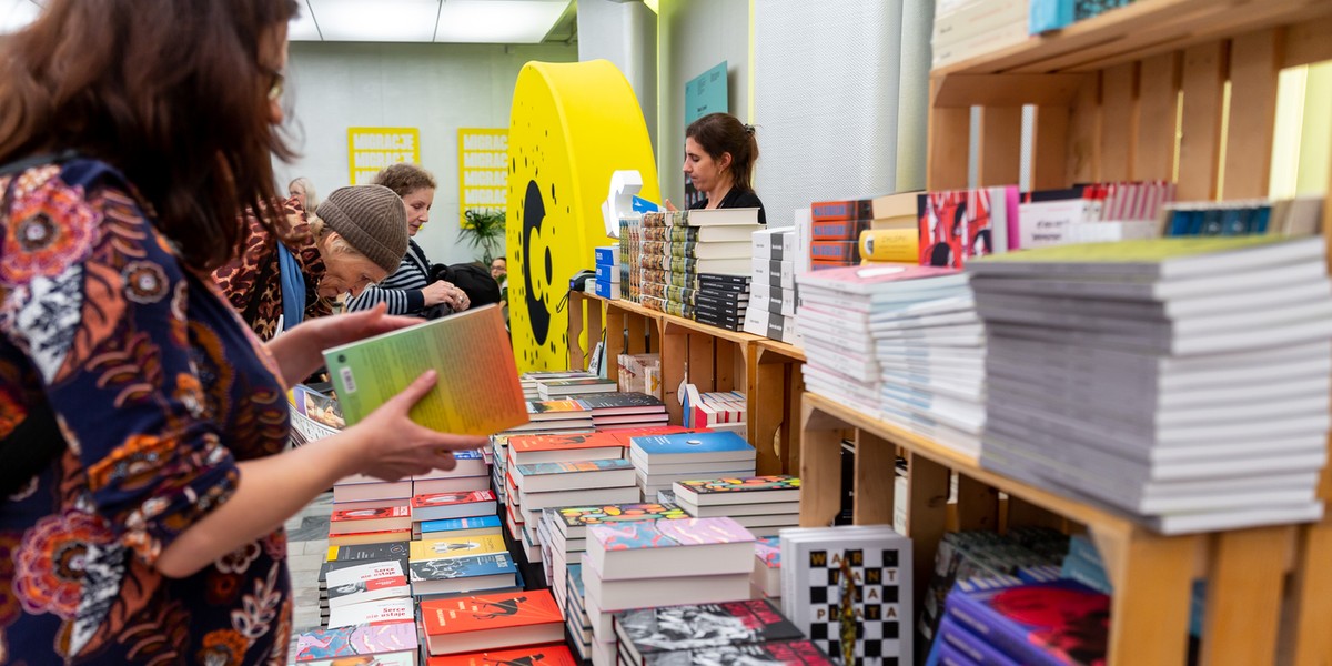 Książki będą dużo droższe? Nowa ustawa może wywr&oacute;cić rynek do g&oacute;ry nogami