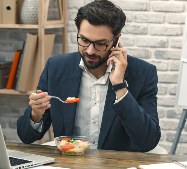 Prawie połowa Polak&oacute;w rezygnuje z przerwy na lunch&hellip;