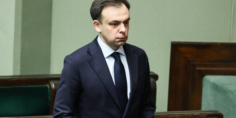 Rząd obniża podatki na paliwo: Minister Finansów ujawnia faktyczne koszty Rząd obniża podatki na paliwo: Minister Finansów ujawnia faktyczne koszty