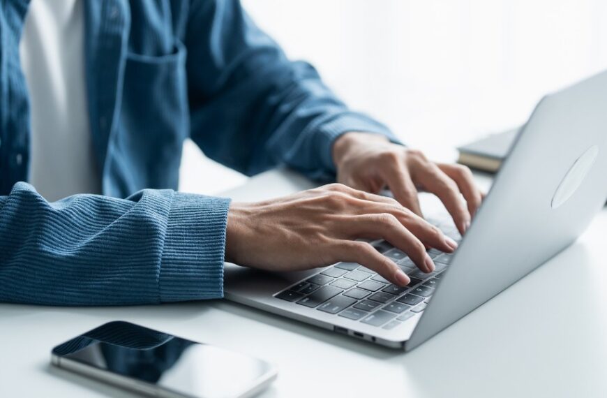 Główna 29 TOP laptopy 2024: Macbook, Lenovo i Dell – poznaj zwycięzcę w teście baterii i…