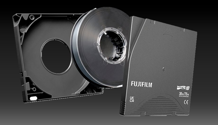 Problemy z dostępnością dysk&oacute;w twardych z pewnością zwiększy zainteresowanie alternatywami, takimi jak magazynowanie danych na magnetycznych taśmach LTO.