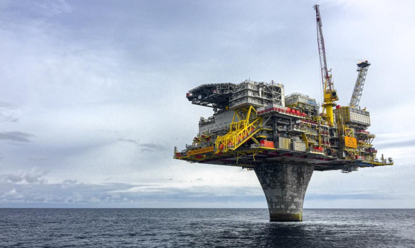 Główna 98 Ropa tanieje: Sygnały pokoju z Iranem gaszą obawy…