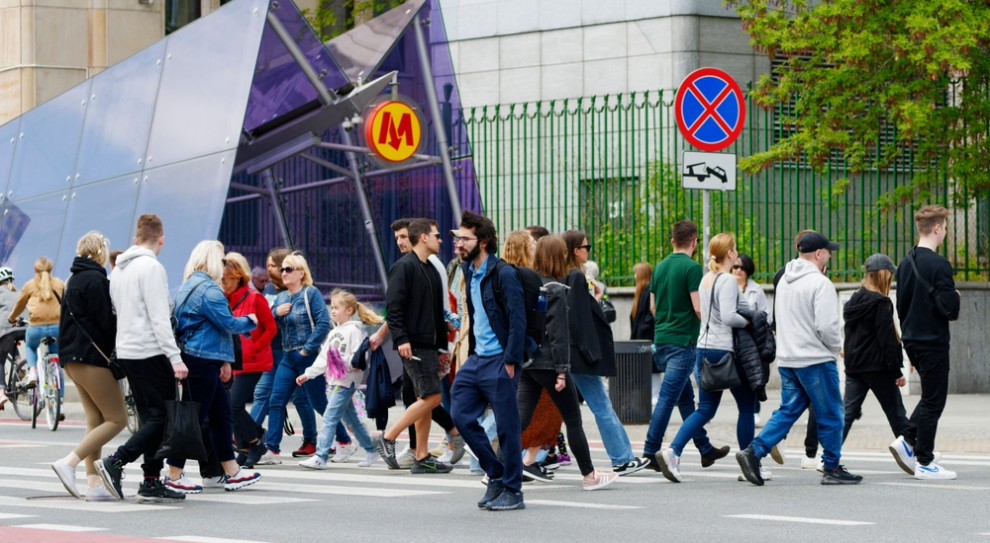 Polacy: aspiracje klasy średniej vs. realia zarobk&oacute;w 2