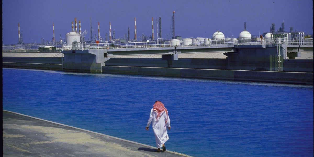 Rafinerie na Bliskim Wschodzie wstrzymują produkcję – prognozy cen ropy szokują! 2 Kompleks petrochemiczny w Al-Dżubajl