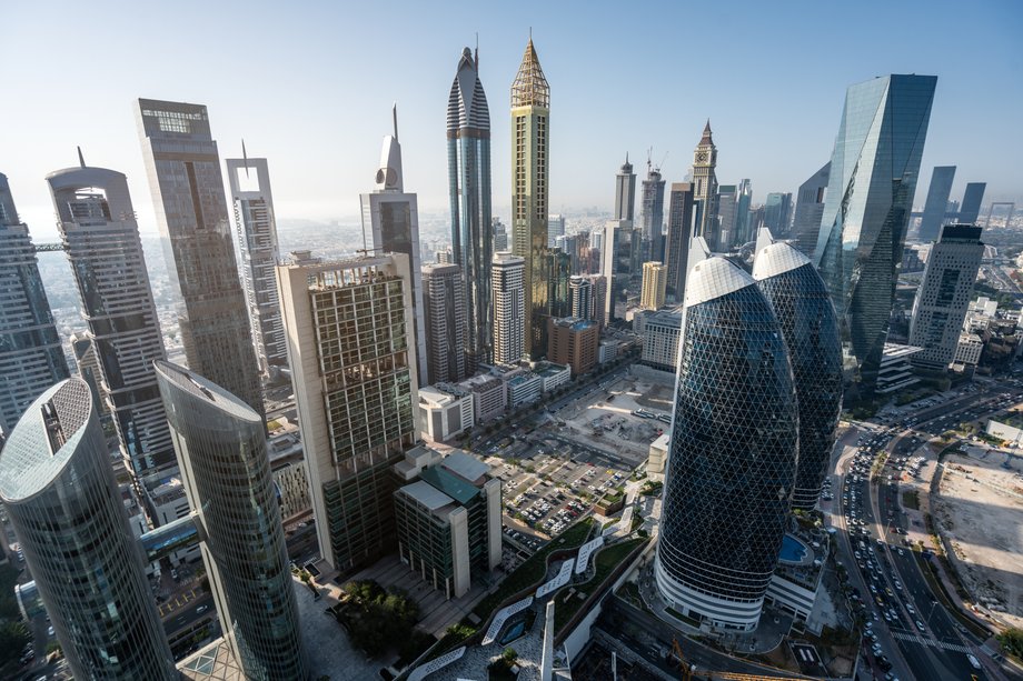 Dubaj. DIFC znajduje się przy Sheikh Zayed Road, gł&oacute;wnej autostradzie Dubaju.