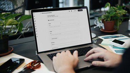 Wybraliśmy najlepsze programy do fakturowania z KSeF 2026 &ndash; sprawdź, kt&oacute;ry pasuje do Twojego biznesu