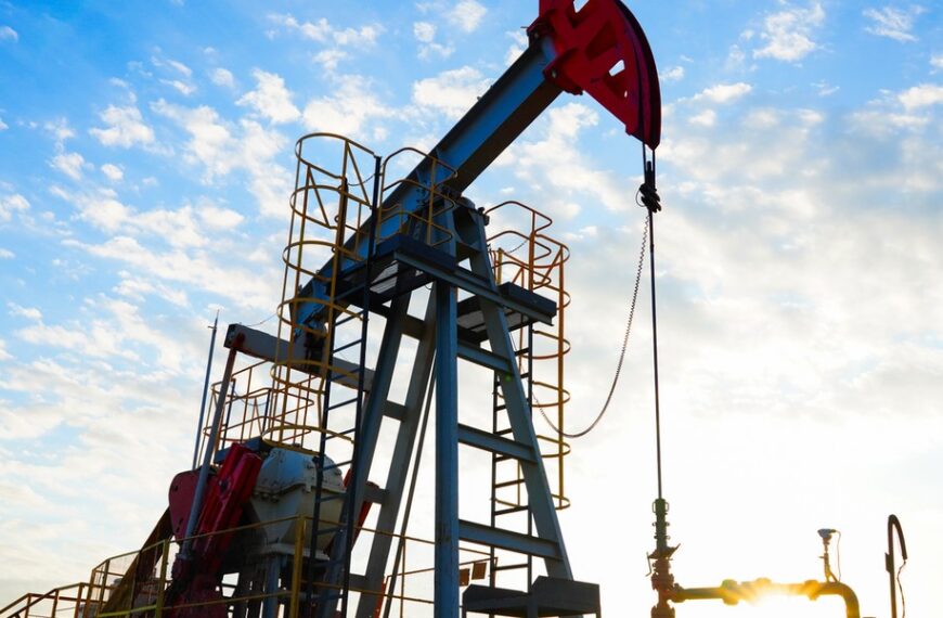 Główna 34 Ropa naftowa drożeje: Ataki Huti windować…