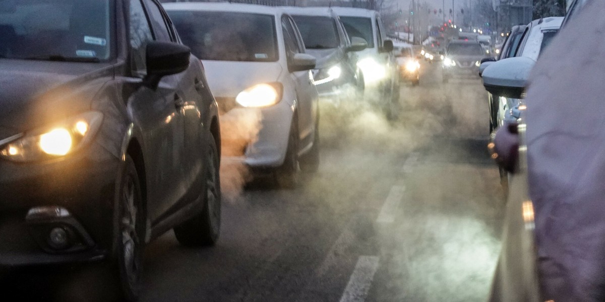 Ilustracyjne ujęcie nowoczesnych samochod&oacute;w