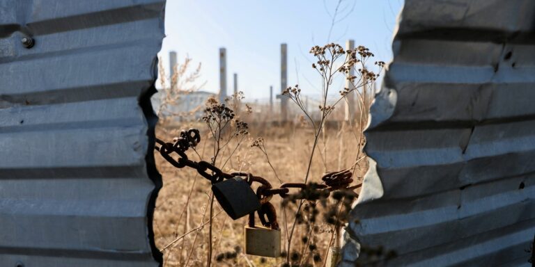 Milionerzy walczą o galerię w cieniu Zakopianki: Wojna trwa latami