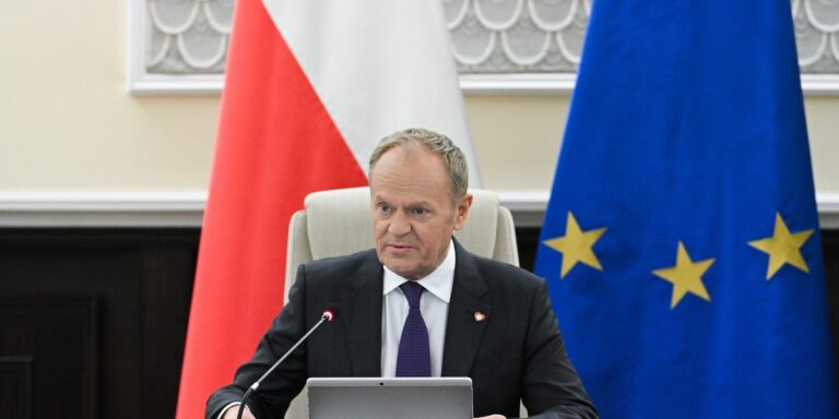 Czarnek o „OZE-sroze” kontra Tusk: wiatr i atom kluczowe dla energetyki