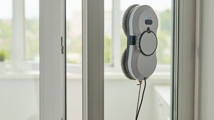 Wiosenne promocje: ten robot myje okna jak profesjonalna ekipa! Szyby lśnią czystością