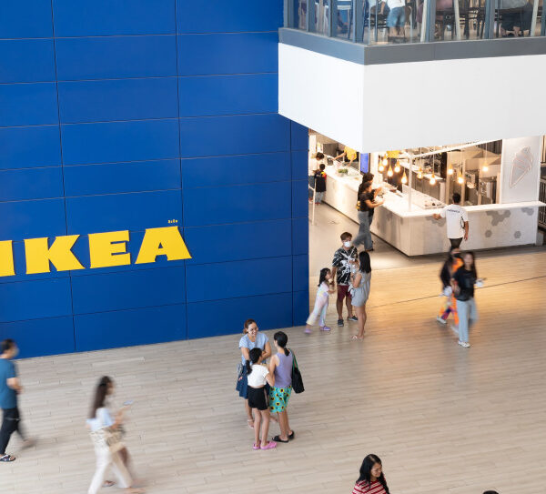 IKEA drastycznie redukuje etaty: Tysiące miejsc pracy zagrożonych&hellip;