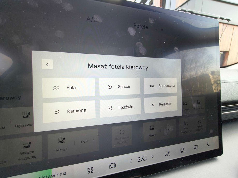 Odkryj Geely E5: Zobacz, jak wypada odświeżony chiński elektryk po zmianach 25 Sześć trybów masażu w Geely. Przy okazji widać mankament tabletów — wszędzie odciski palców