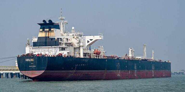 Trump mobilizuje marynarkę: jak reagują światowe rynki?