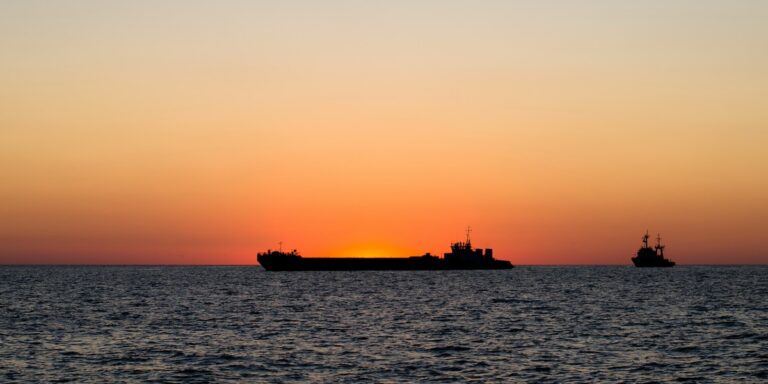 Iran grozi blokadą Morza Czerwonego – USA zaostrzają konflikt