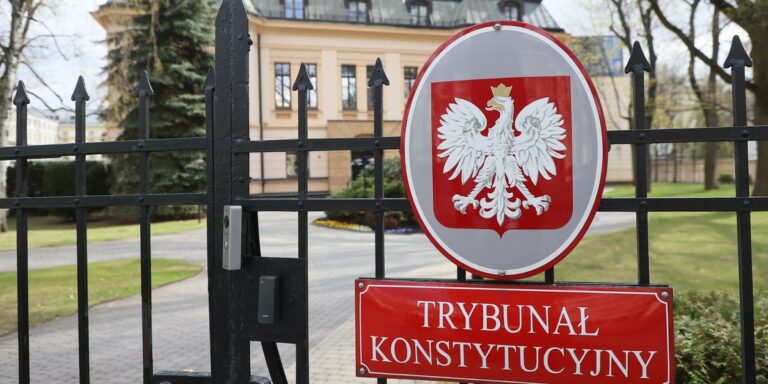 Trybunał Konstytucyjny: Czterech sędziów bez pensji, budżet wstrzymany