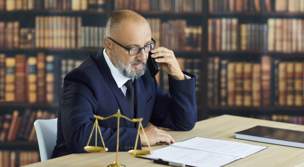 Rygorystyczne kary dla prawnik&oacute;w za nielegalną praktykę. Nowe przepisy wchodzą w życie. 4