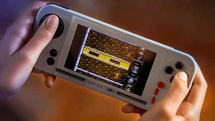 Tania konsola Evercade na kartridże: legenda, kt&oacute;ra zabierze cię w podr&oacute;ż w czasie