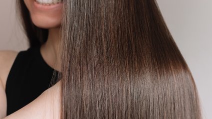 Spr&oacute;buj humektantowej odżywki do włos&oacute;w. Zyskasz nawilżenie i miękkość