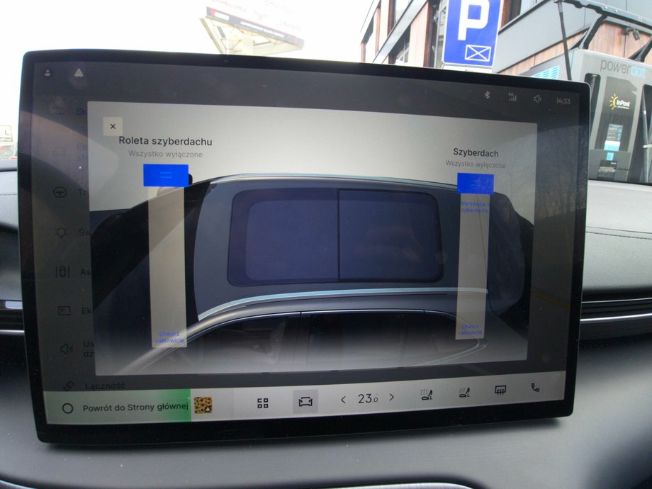 Odkryj Geely E5: Zobacz, jak wypada odświeżony chiński elektryk po zmianach 23 Obsługa panoramicznego dachu