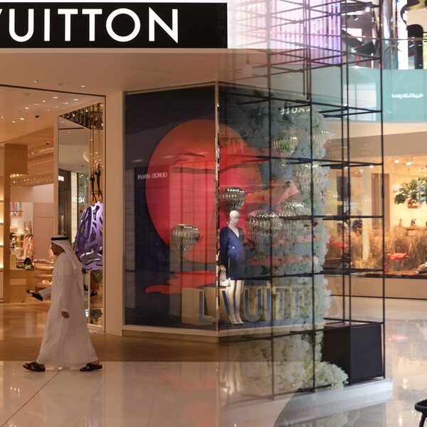 Luksusowe marki wstrząśnięte. Jak konflikt z Iranem zmienia branżę