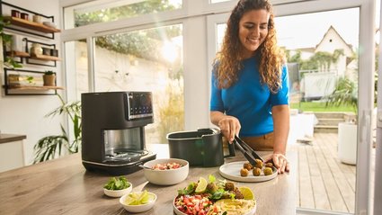 Koniec z gumowatym jedzeniem: airfryer Braun wykonuje świetną robotę