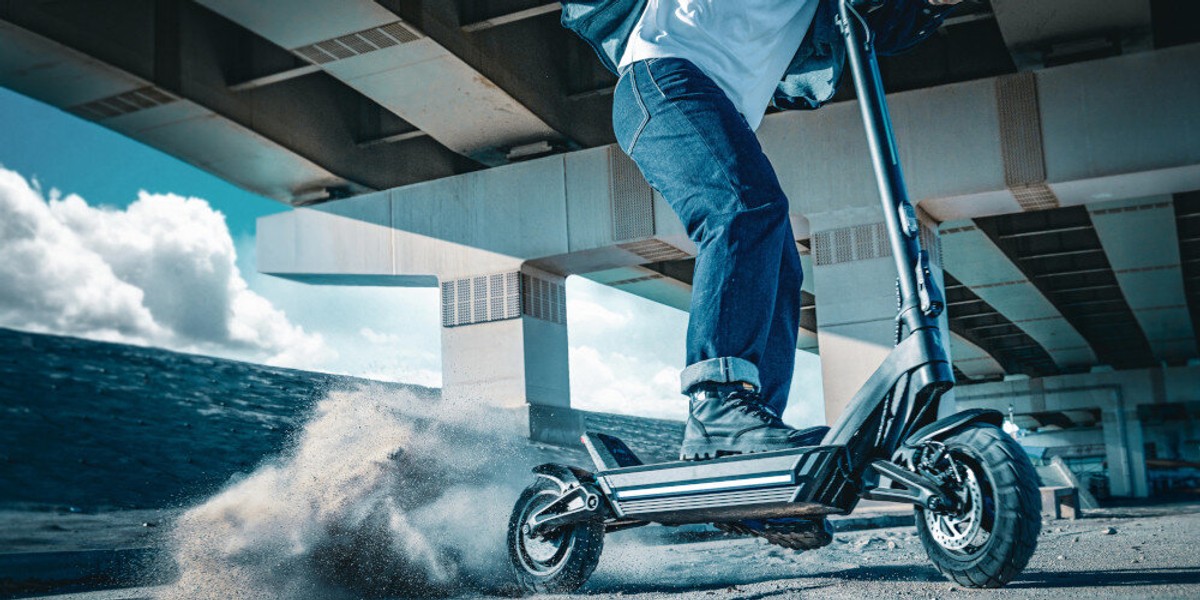 Hulajnoga elektryczna Predator: od razu dokup do niej porządny kask