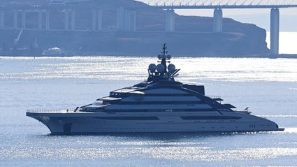 Luksusowy jacht przepłynął przez cieśninę Ormuz jak gdyby nigdy nic. Wiemy, do kogo należy