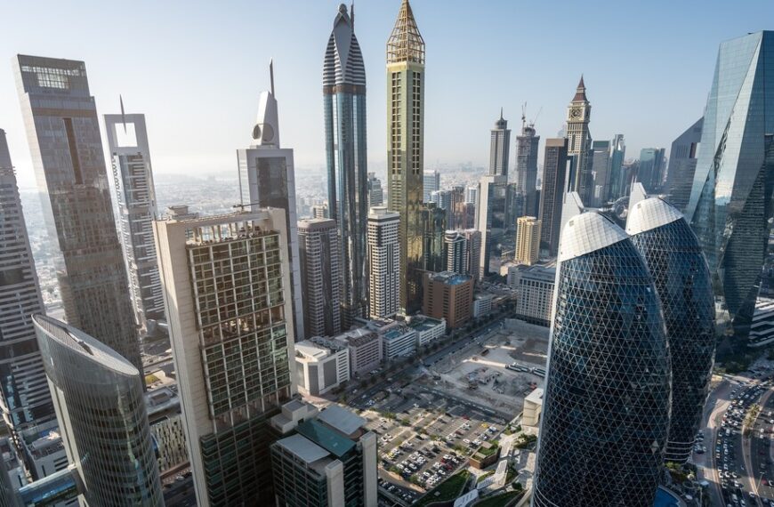 Główna 20 Iran grozi uderzeniem w gigantów technologicznych: Czy Tesla, Microsoft i Google są na celowniku?