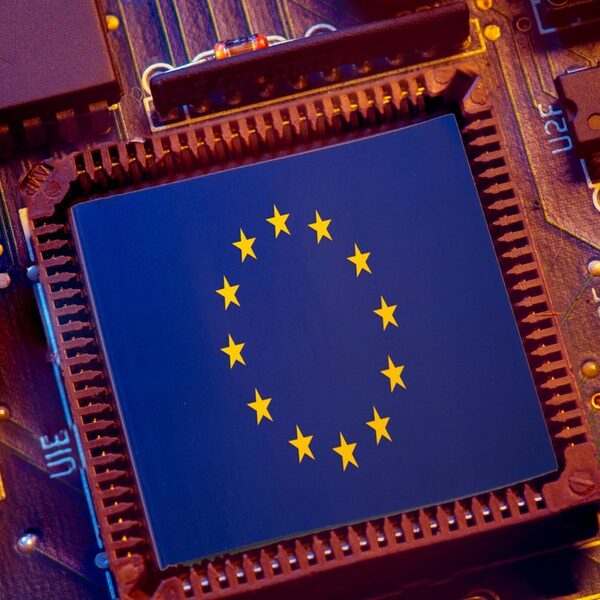 Sztuczna inteligencja napędza cyberataki: UE nakazuje&hellip;