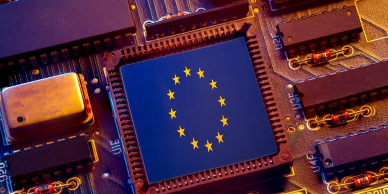 Sztuczna inteligencja napędza cyberataki: UE nakazuje sektorowi finansowemu wzmocnić obronę.