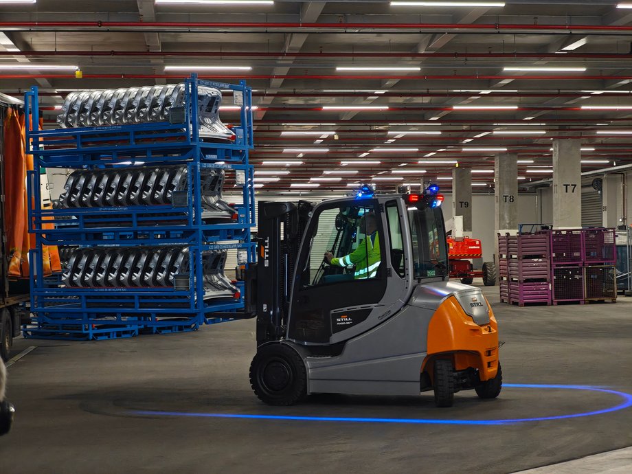 Część logistyki odbywa się wciąż w tradycyjny spos&oacute;b