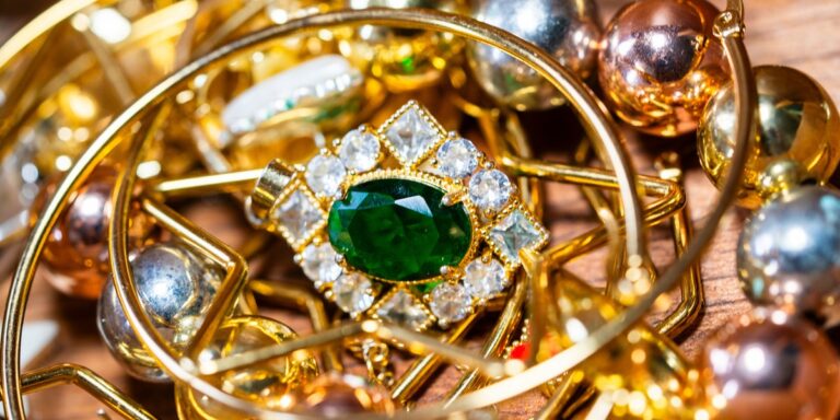 W co inwestują miliarderzy? Szmaragdy i rubiny biją na głowę tradycyjne aktywa