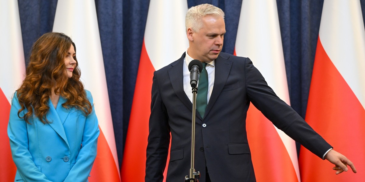 Podsekretarz stanu w Kancelarii Prezydenta RP Karol Rabenda oraz doradczyni prezydenta RP Wanda Buk oskarżają rząd o wysokie rachunki Polak&oacute;w za energię