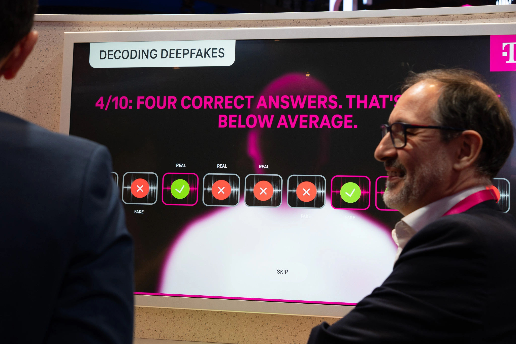 T-Mobile przełamuje bariery: tłumacz rozm&oacute;w w aplikacji już dostępny 13