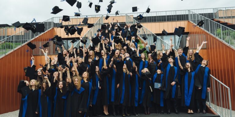 Akademeia High School Warszawa: Klucz do globalnych studiów marzeń