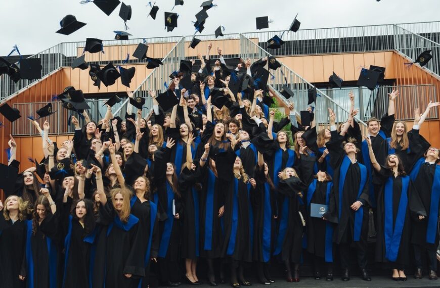 Akademeia High School Warszawa: Klucz do globalnych studi&oacute;w marzeń