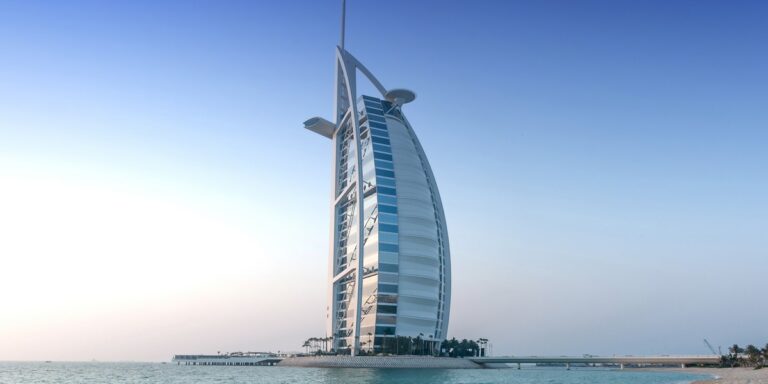 Dubajski hotel zawiesza działalność po incydencie z irańskim dronem