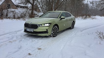 Skoda Superb iV zaskakuje zasięgiem. Nawet 100 km na prądzie bez wysiłku [TEST]