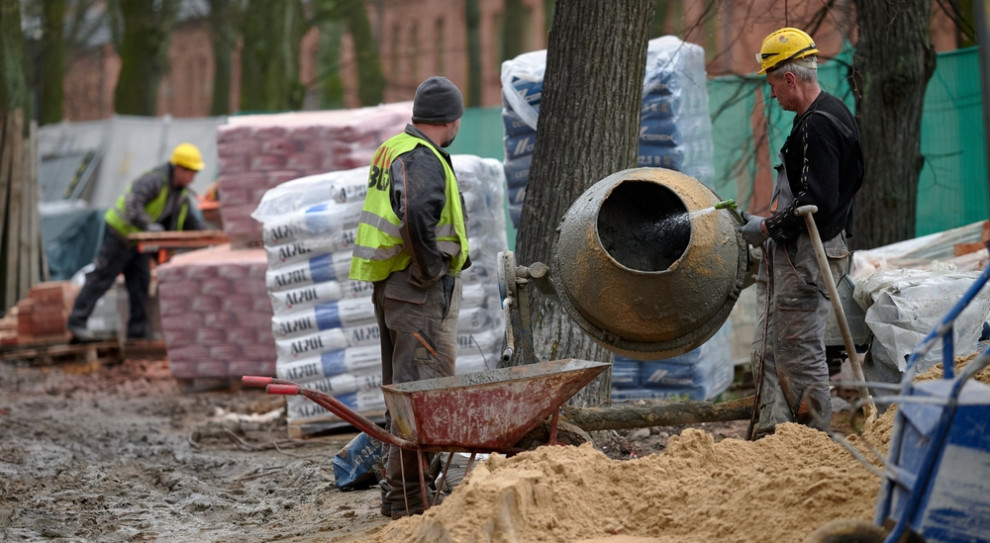 GUS ujawnia: Realne zarobki Polak&oacute;w odbiegają od średniej krajowej 6