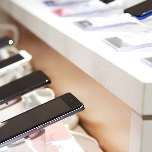 Wybierasz smartfon do 1000 zł? Poznaj&hellip;