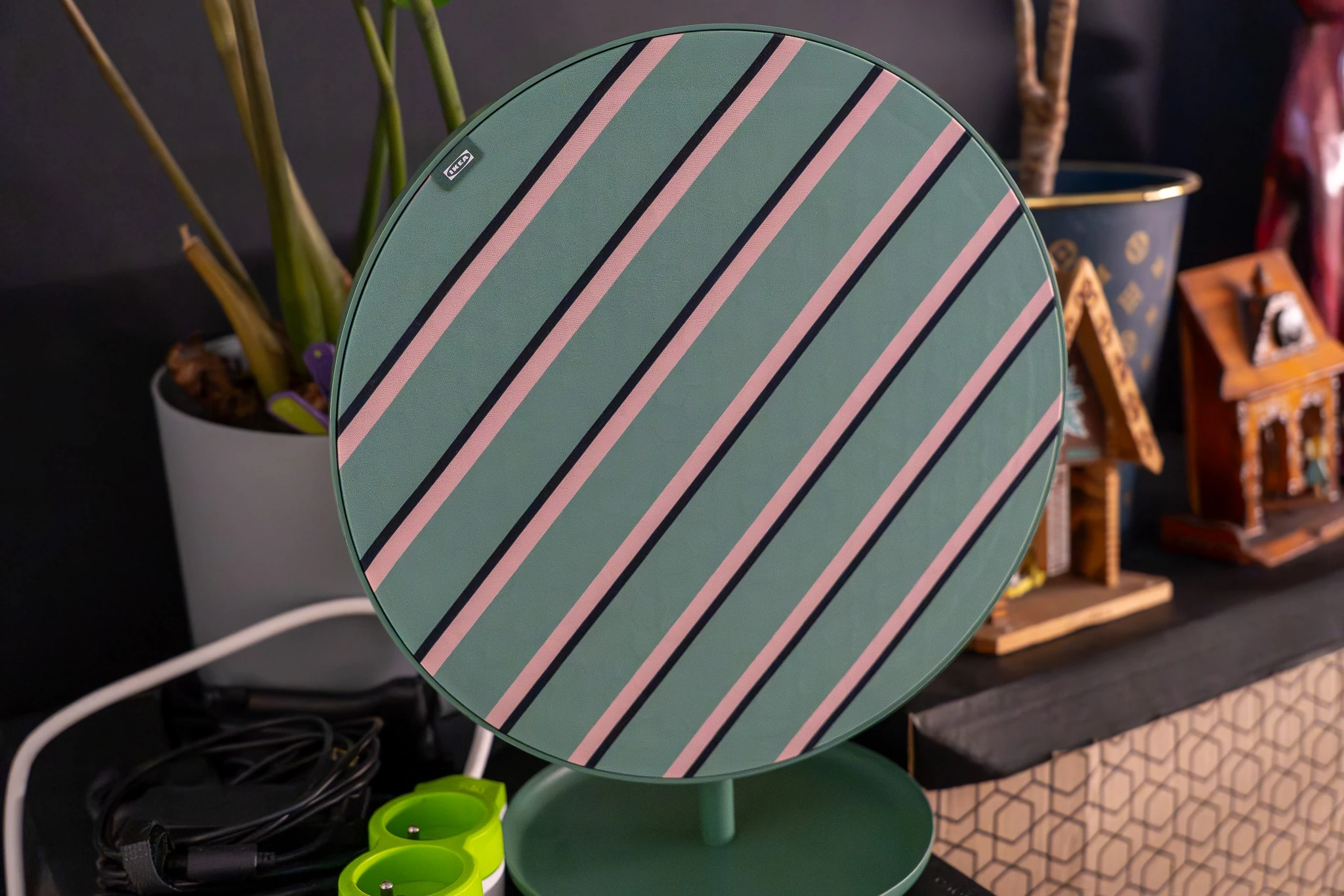 Odkryj grający mebel: tani głośnik, kt&oacute;ry pokochasz (i nie będziesz musiał ukrywać!) 16