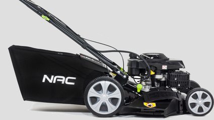 Kosiarka spalinowa NAC: dlaczego warto kupić zamiast elektrycznej?