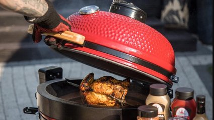 Grill ceramiczny: zrobisz z nim furorę na maj&oacute;wce. Jest świetny